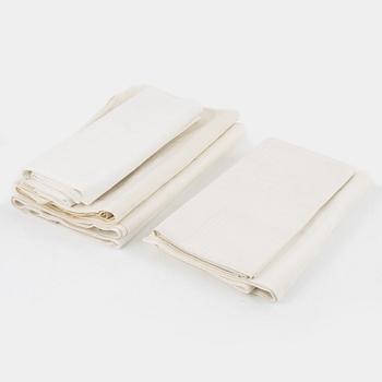 Five tablecloths, partly linen.