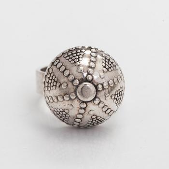 Kalevala Koru, a set of sterling silver "Halikko treasure" necklace, bracelet, ring and earrings. Helsinki 1994.