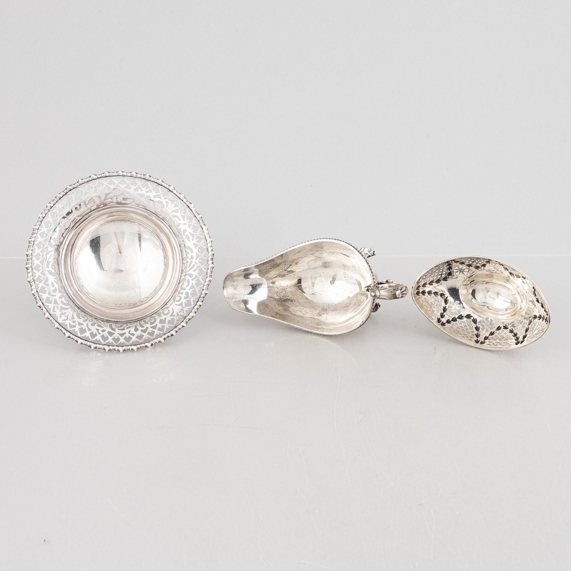 Two silver bowls and a sauce bowl, England and Sweden, 1900-1932.