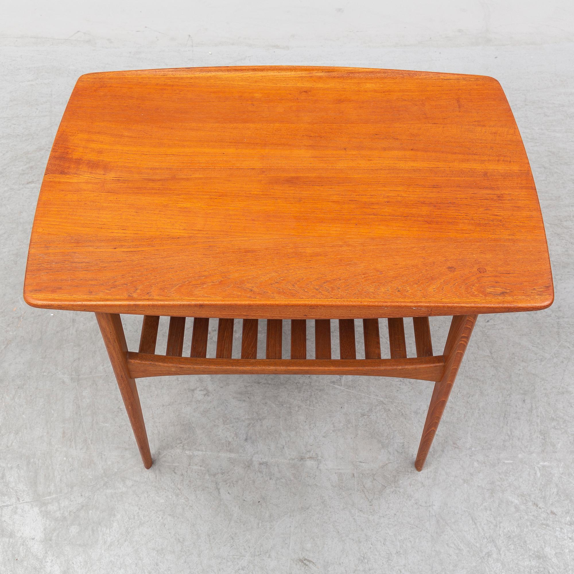 TOVE & EDVARD KINDT LARSEN, a coffee table, model nr 510. France & Søn, Denmark, 1950s.