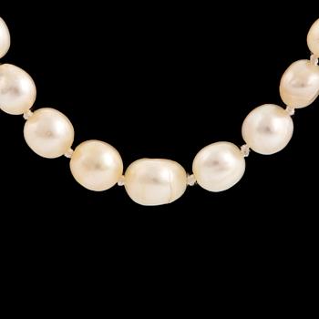 Cultured pearl necklace, 9K gold clasp with rose-cut diamonds and drilled pearl.