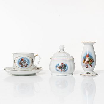 Christmas service, 77 pieces, Christineholm, second half of the 20th century.