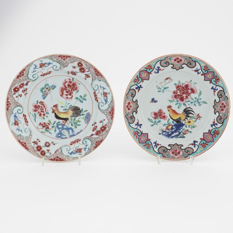 A group of ten Chinese porcelain plates and serving dish, Qing dynasty, Qianlong (1736-1795) and Jiaqing (1796-1820).