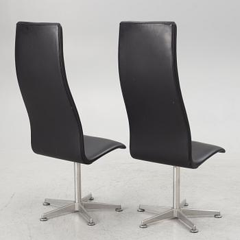Arne Jacobsen, a pair of 'Oxford Chairs', Fritz Hansen, Denmark.