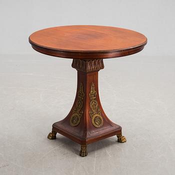 Bord. Empire-stil, 1900-talets första hälft.