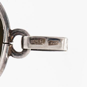 Riipus, hopeaa ja spektroliitti, Kaunis Koru, Helsinki.