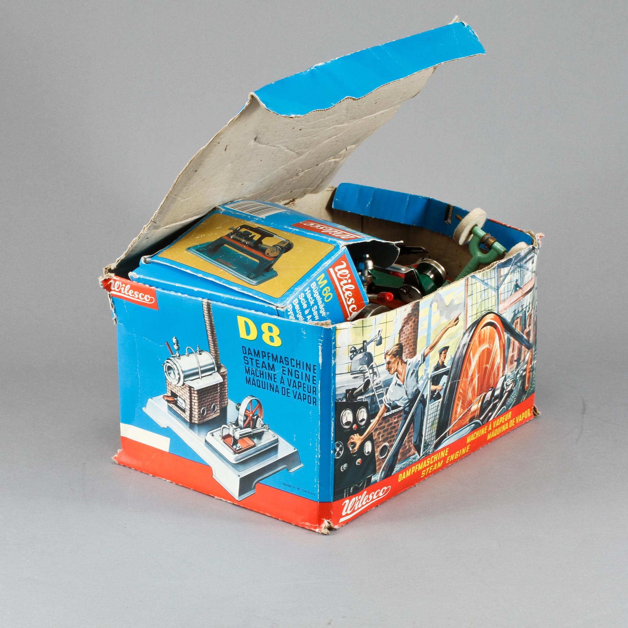 LEKSAKER, 8 delar, Wilesco och Mamod, 1900-talets tredje kvartal.