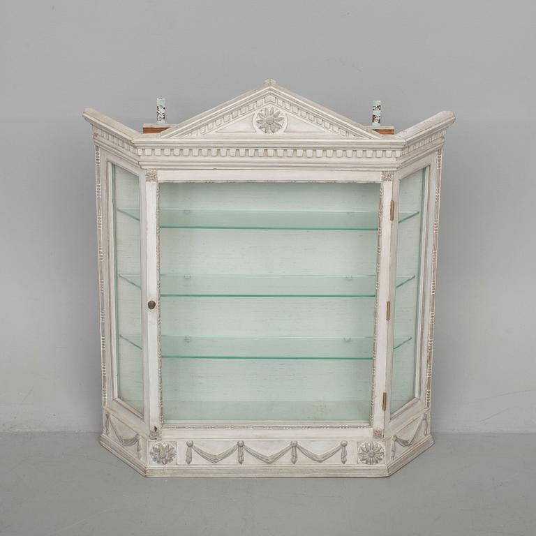 VITRIN, gustaviansk stil, 1900-tal.