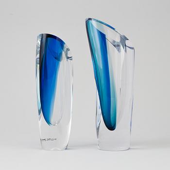 Two glass vases på Göran Wärff, Kosta  Boda, signed.