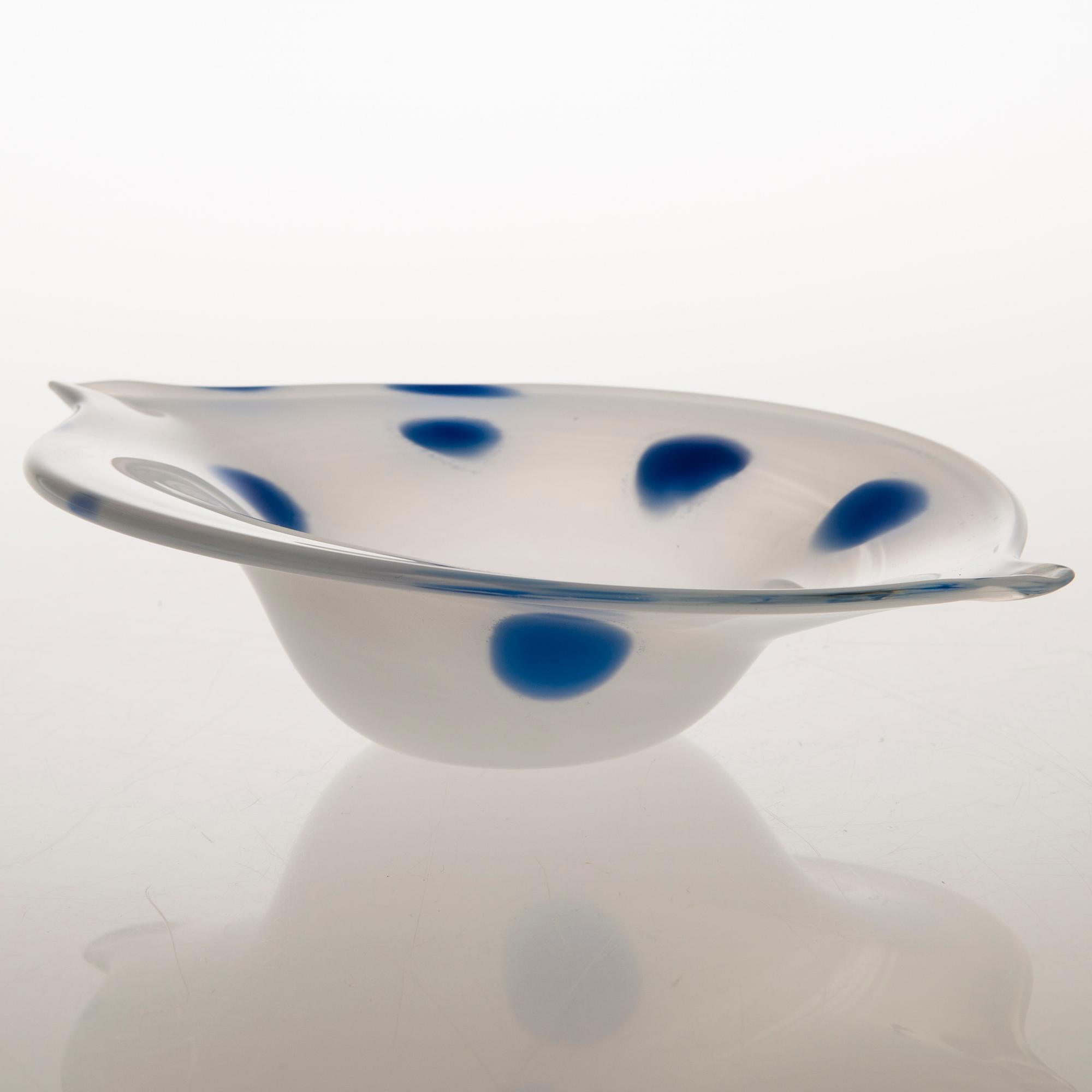 TIINA NORDSTRÖM,  a 'Wind bowl' art glass signed Tiina Nordström Iittala 1996.