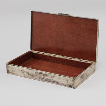 CIGARRSKRIN, silver, troligen Turkiet, samt BREVKNIV, låghaltigt silver, 1900-talets andra hälft.