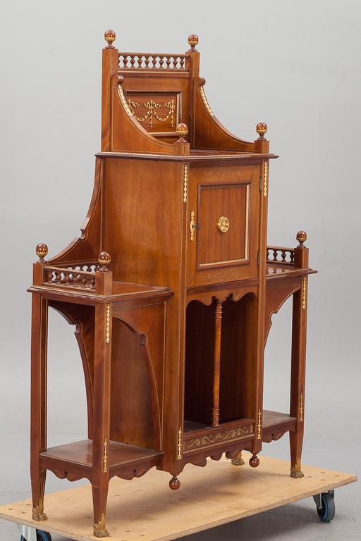 HYLLA, empirestil. 1900-talets början.