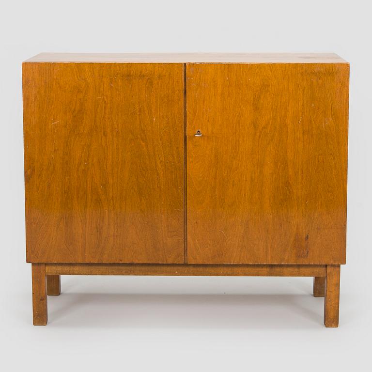 Alvar Aalto, skåp, modell 810 för O.Y Huonekalu- ja Rakennustyötehdas A.B, 1930-tal.