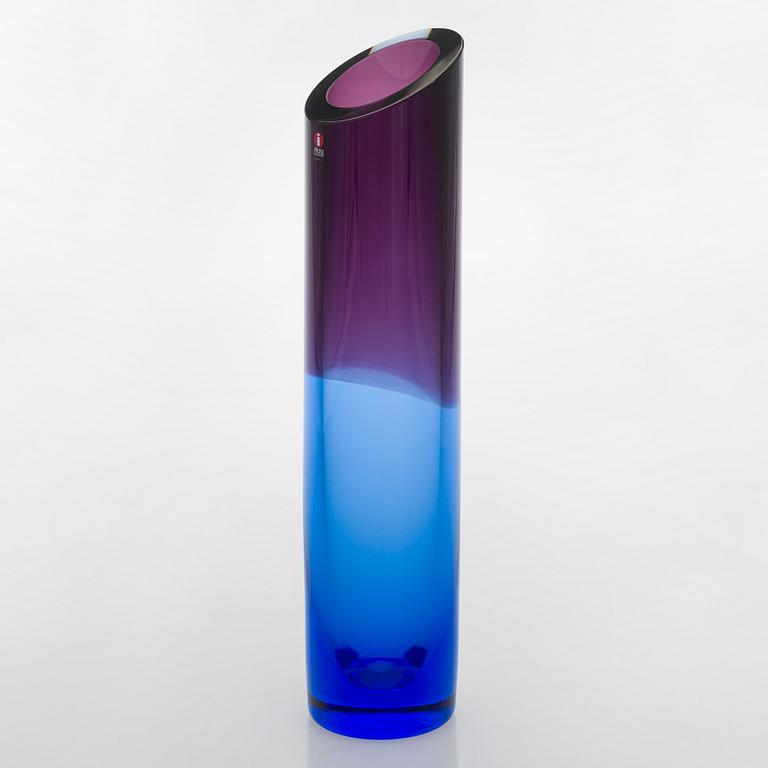 Kerttu Nurminen, maljakko, "Lago", signeerattu Kerttu Nurminen Nuutajärvi.