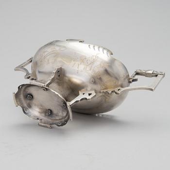 An art nouveau silver fruit bowl with gilt interior, marked BM, Russia around 1900.