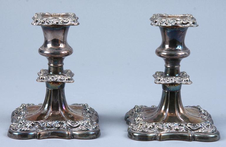 LJUSSTAKAR, ett par, pläter 1800/1900-tal, England.