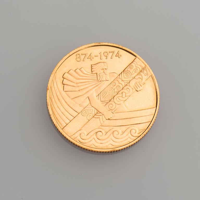 MINNESMYNT, guld, "10000 TÍU ÞÚSUND KRONUR 874-1974  Island". Island, 1974. Vikt ca 15,50 g.