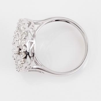 RING, 18K vitguld och diamanter tot ca 1.12 ct.