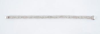 A diamond, 5.95 cts, bracelet.