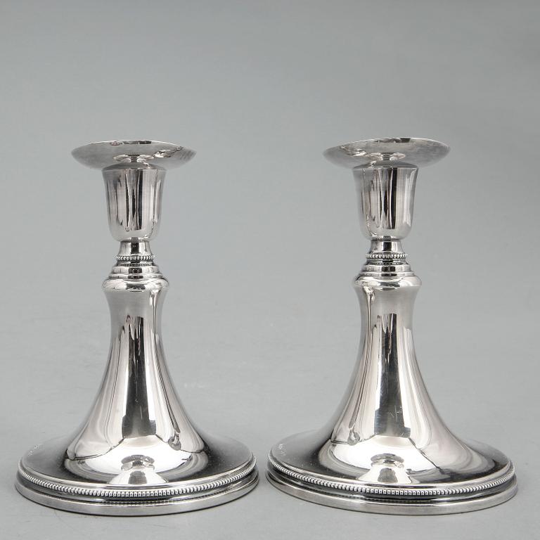 LJUSSTAKAR, ett par, silver, Eric Löfman, MGAB, Uppsala, 1956. Total vikt ca 469 g.