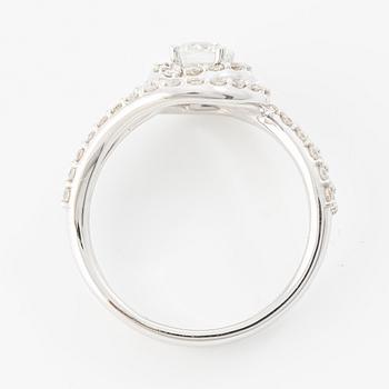 Ring 14K white gold set with round brilliant-cut diamonds.