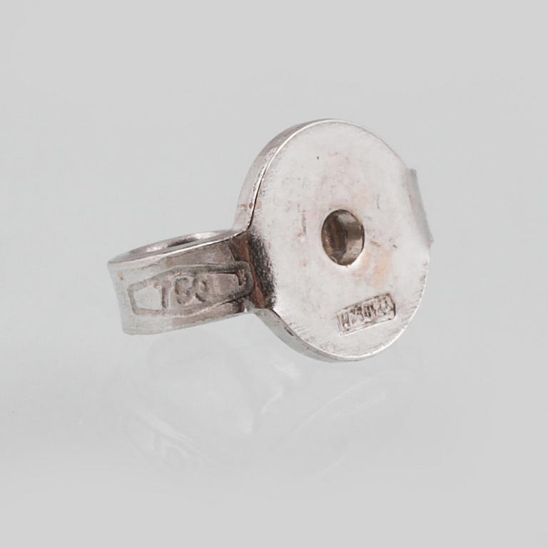 ÖRHÄNGEN, 18K vitguld med briljantslipade diamanter ca 0.81 ct. Vikt 1,6 gram.