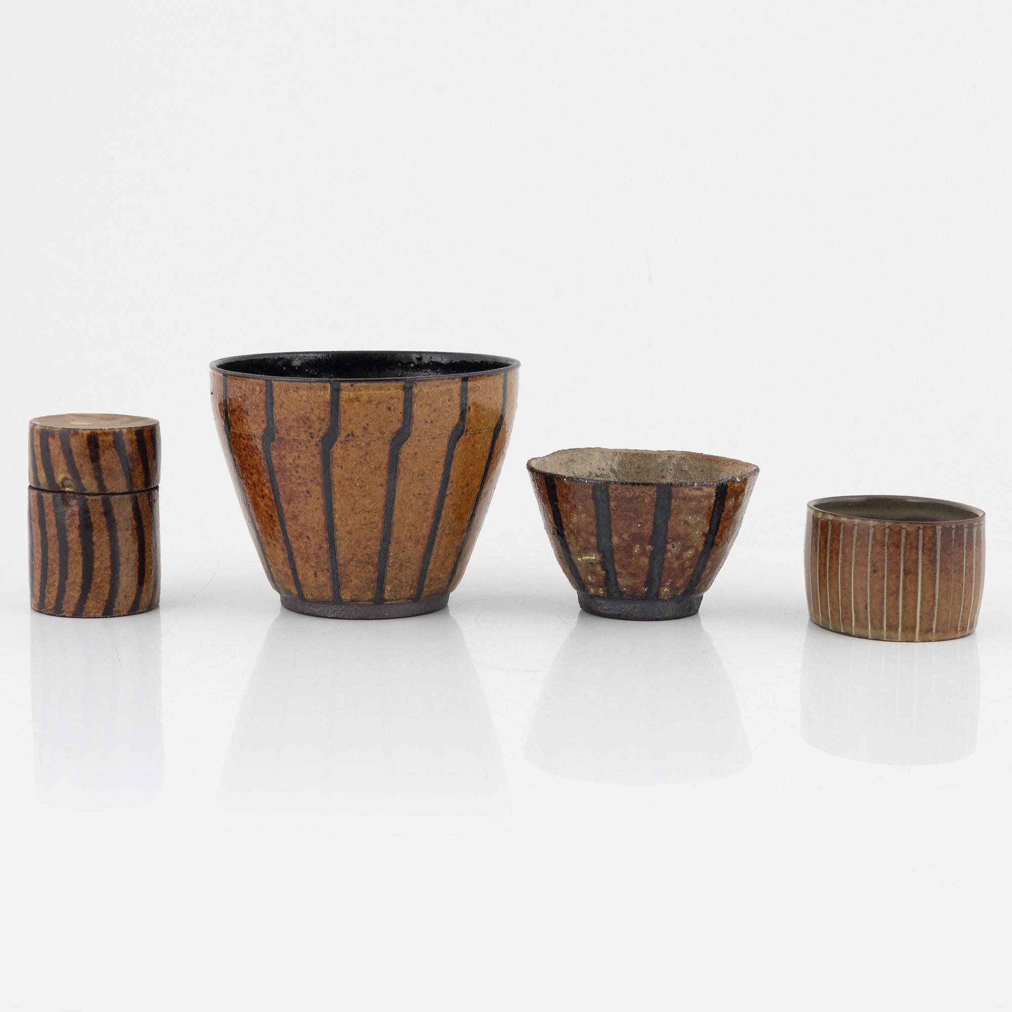 Kirsten Sloth, ask med lock, skål och vaser, 2 st, egen verkstad, Danmark, 1900-talets senare del.