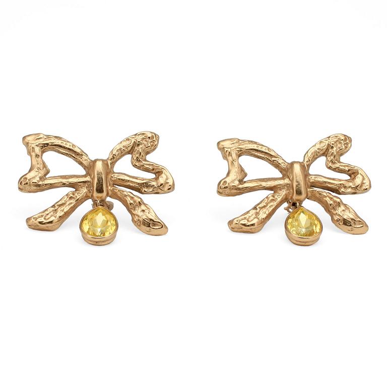YVES SAINT LAURENT, a pair of earclips.