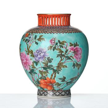 A Chinese Republic vase, 20th Century.