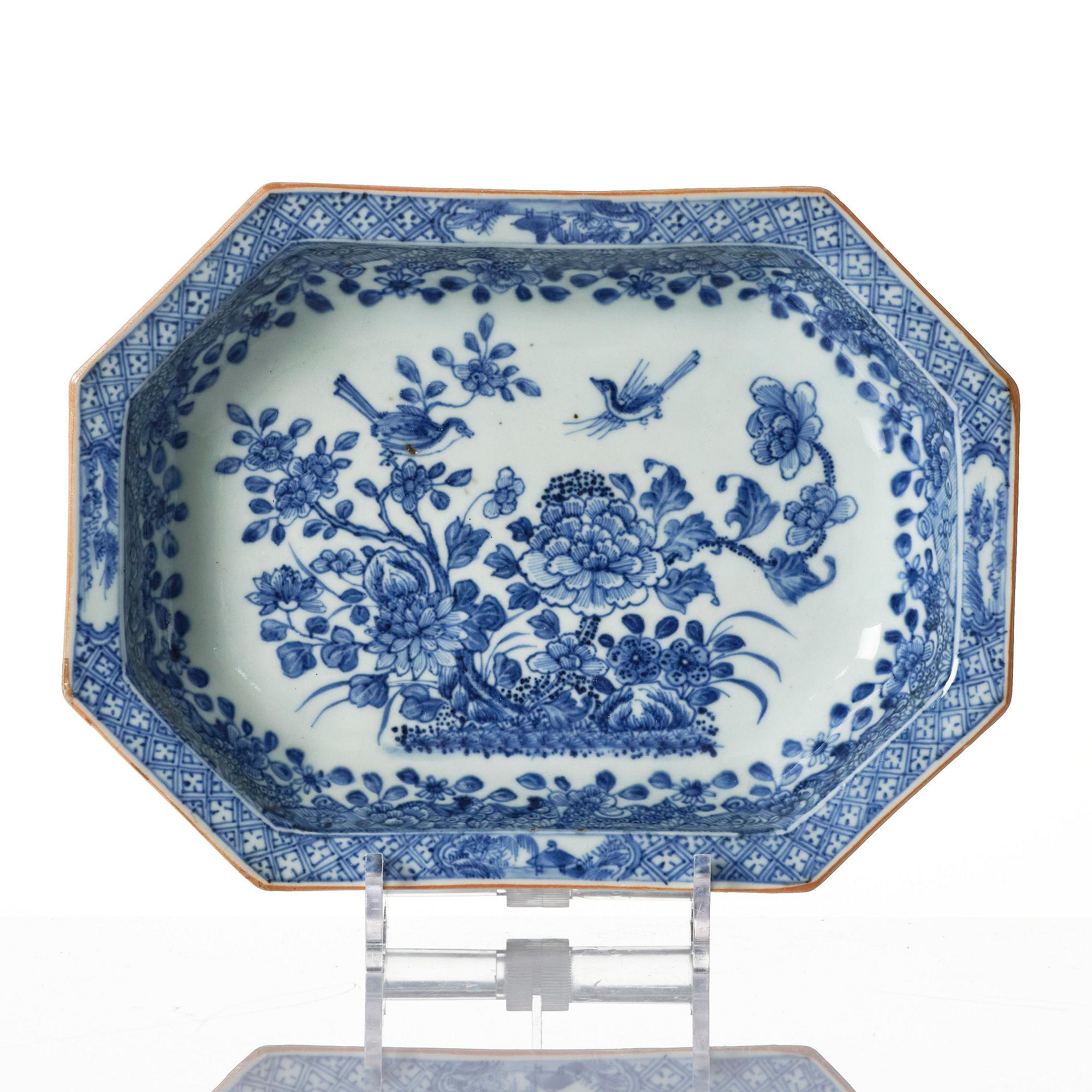 A pair of blue and white dishes Qianlong 1736-95.