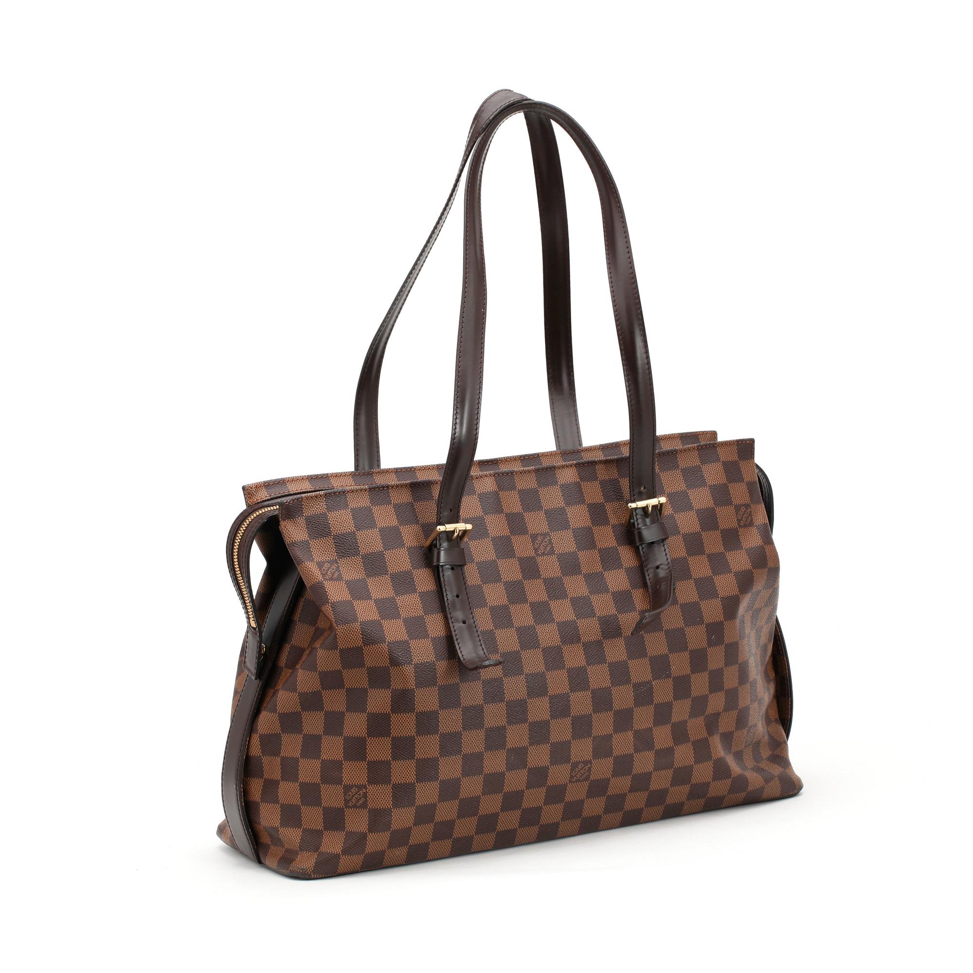 LOUIS VUITTON, axelremsväska, "Chelsea".