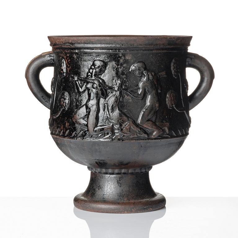 Ivar Johnsson, a pair of Swedish Grace cast iron garden urns 'Diana', Näfveqvarn, Sweden.
