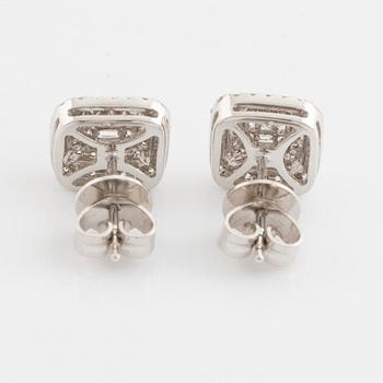 Baguette- och brilliant cut diamond earrings.