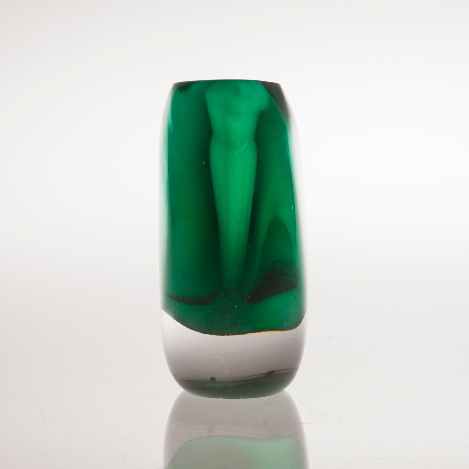 VAS, glas, Kosta, Vicke Lindstrand, signerad och numrerad.