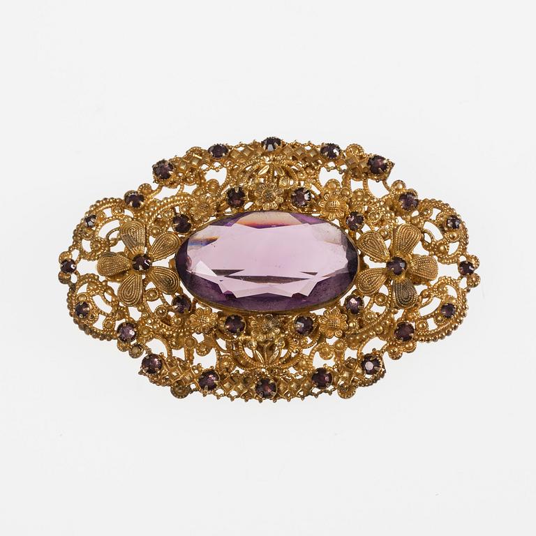 BROSCH, förgylld metall, glasstenar. Ryssland sekelskiftet 18/1900.