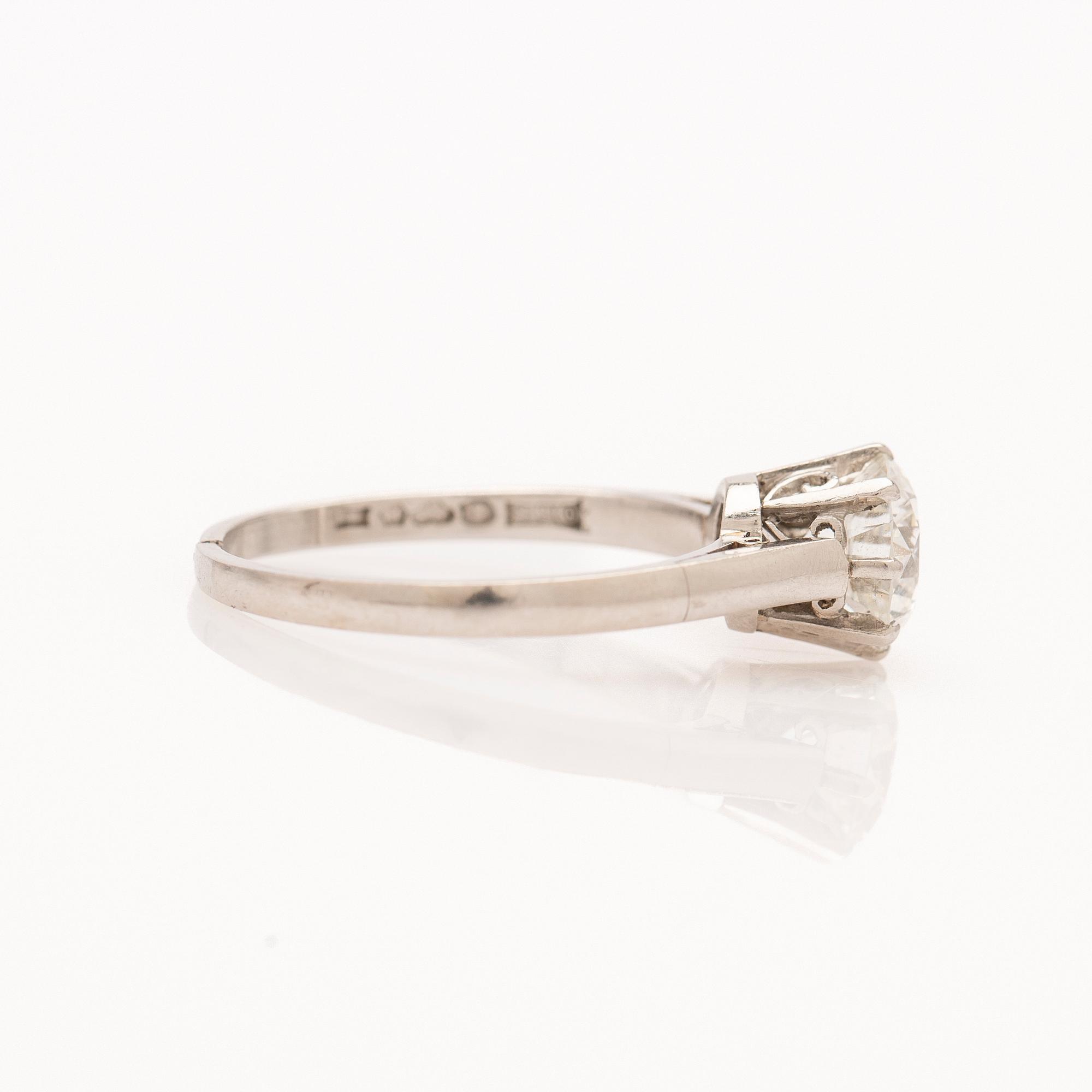 Ring, platina med briljantslipad diamant.