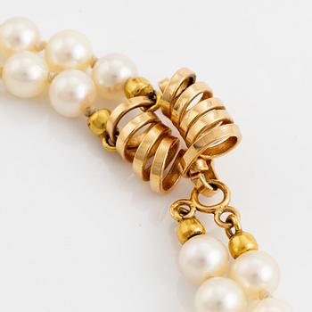 18K gold and cultured pearl necklace.