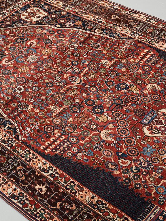 MATTA, semiantik Kashgai, ca 265,5-268 x 169,5-171 cm (samt en kortsida med 2 cm slätväv).