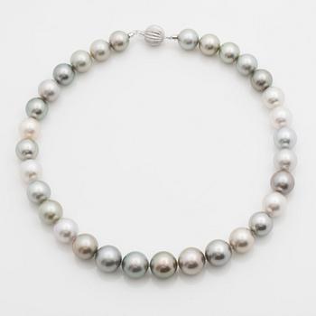 A cultured Tahitian pearl necklace. Pearls Ø 12.2 - 14.9 mm.