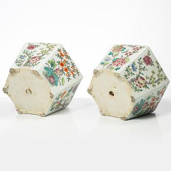 Ytterfoder, ett par, porslin, Kina, modern tillverkning.