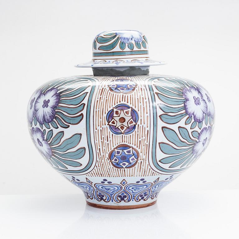 Thure Öberg, A ceramic urn for Arabia, Finland, signed T. Öberg Arabia 1920.