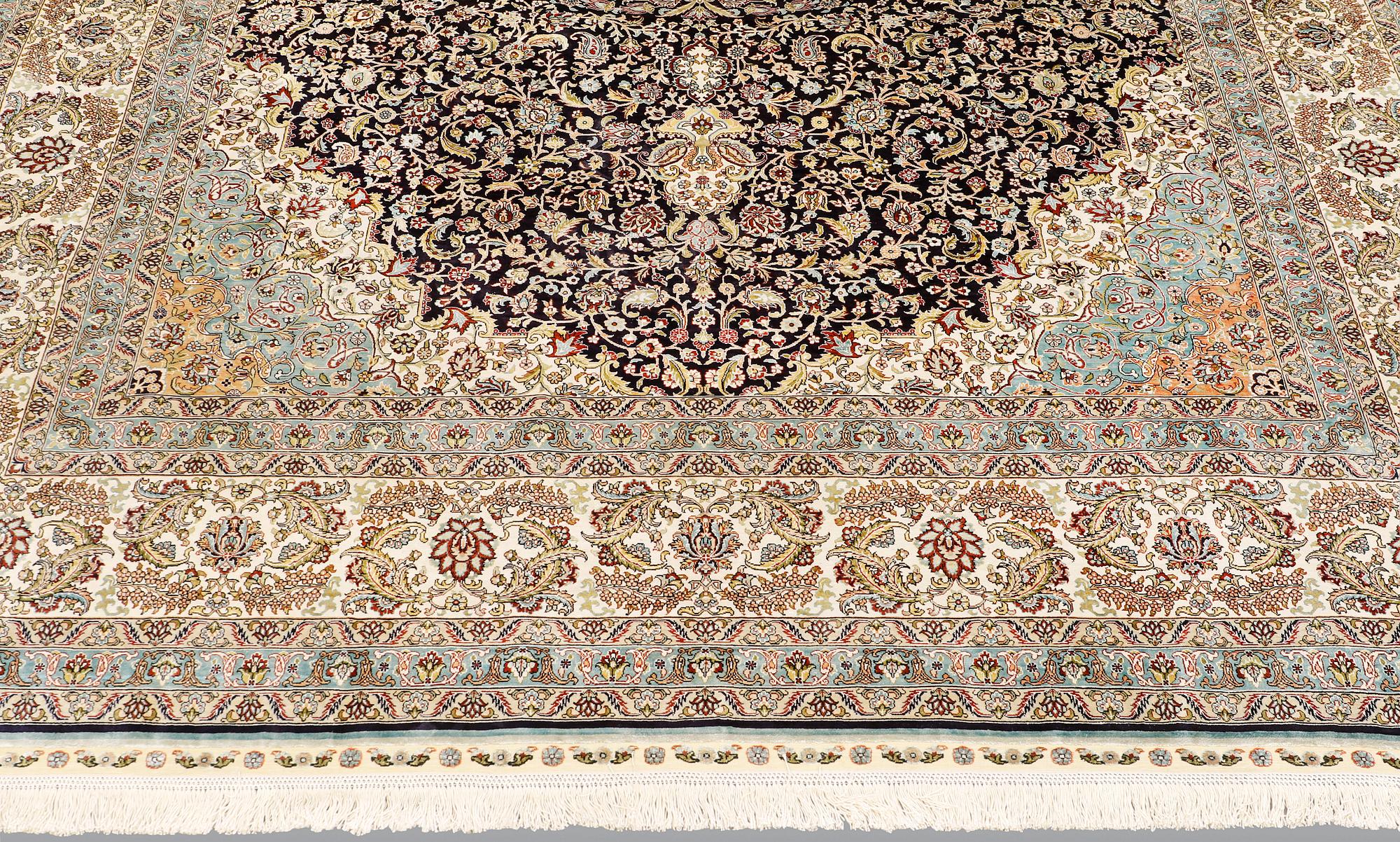 A carpet, Oriental silk, ca 297 x 202 cm.