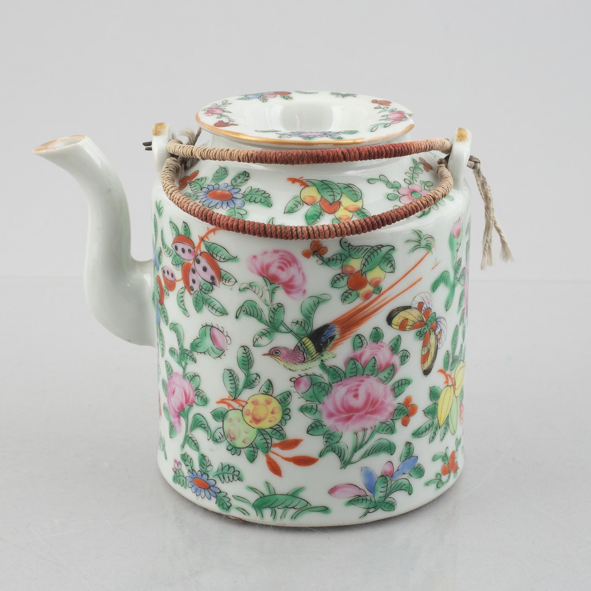 Seven pieces of Kanton porcelain, China, Qing dynasty, 19th century.