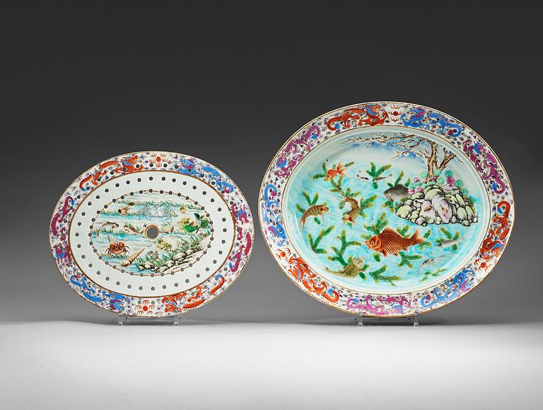 A famille rose serving dish with strainer, Qing dynasty, Jiaqing (1796-1820).