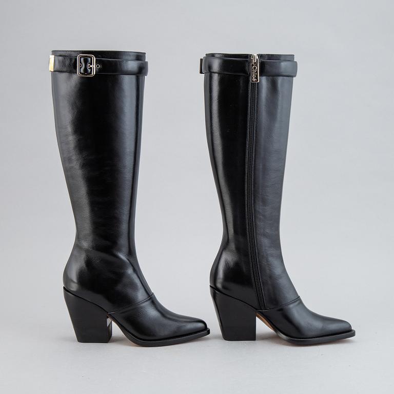 Chloé, a pair of black leather 'Serina' boots, size 36½.