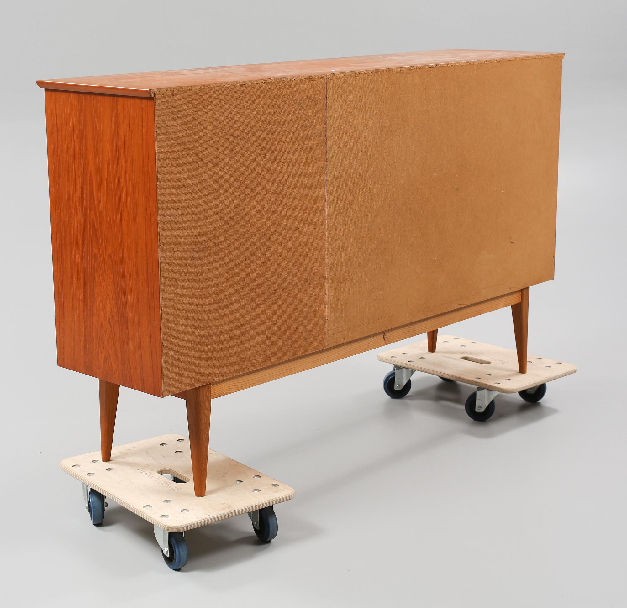 SIDEBOARD, 1900-talets tredje kvartal.