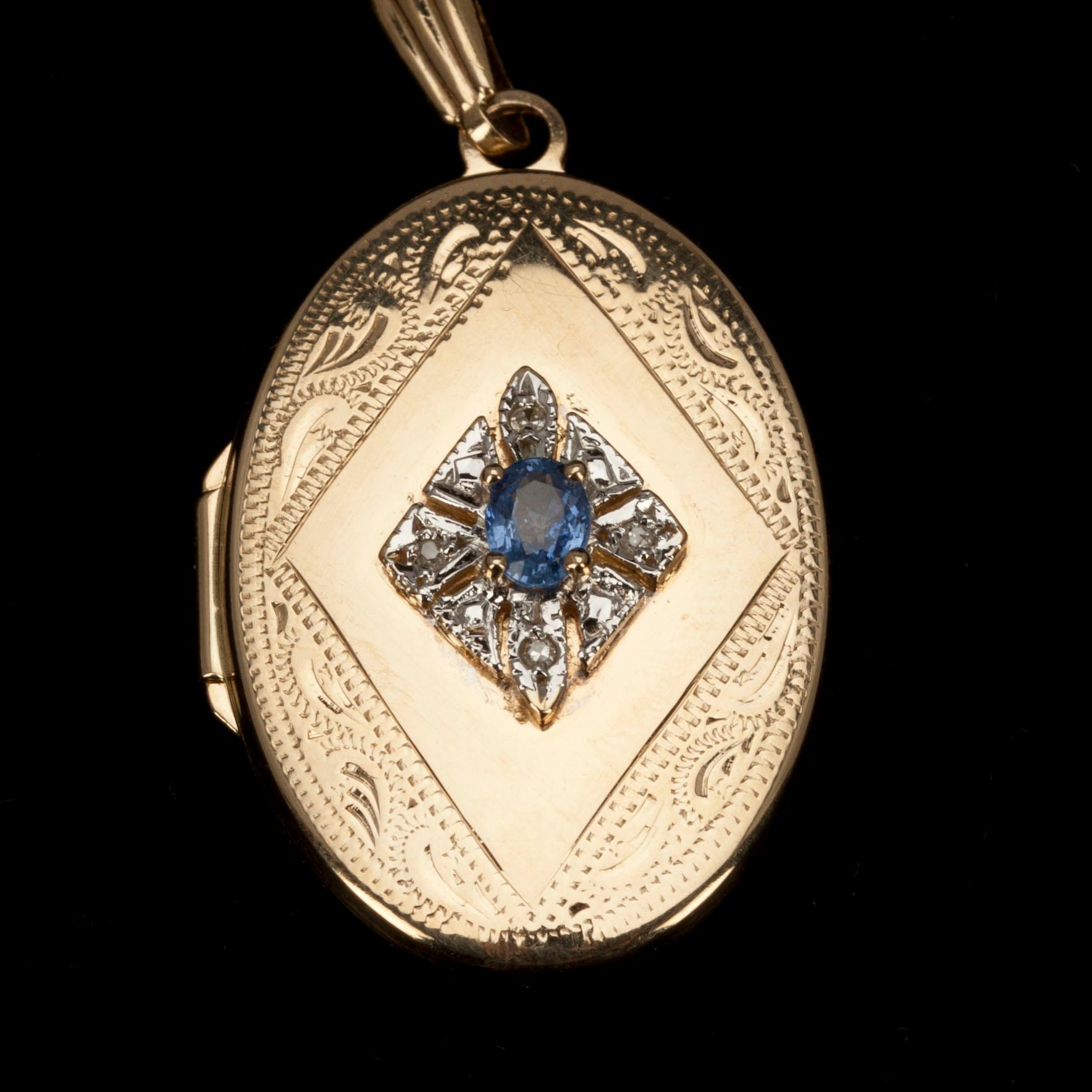 MEDALJONG / HÄNGSMYCKE, guld 14K, safir samt 4 små diamanter. Vikt 6,7 g.