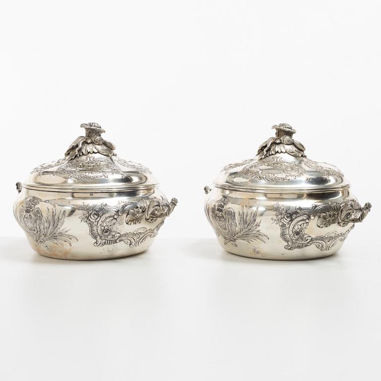 A pair of French silver tureens, circa 1900.