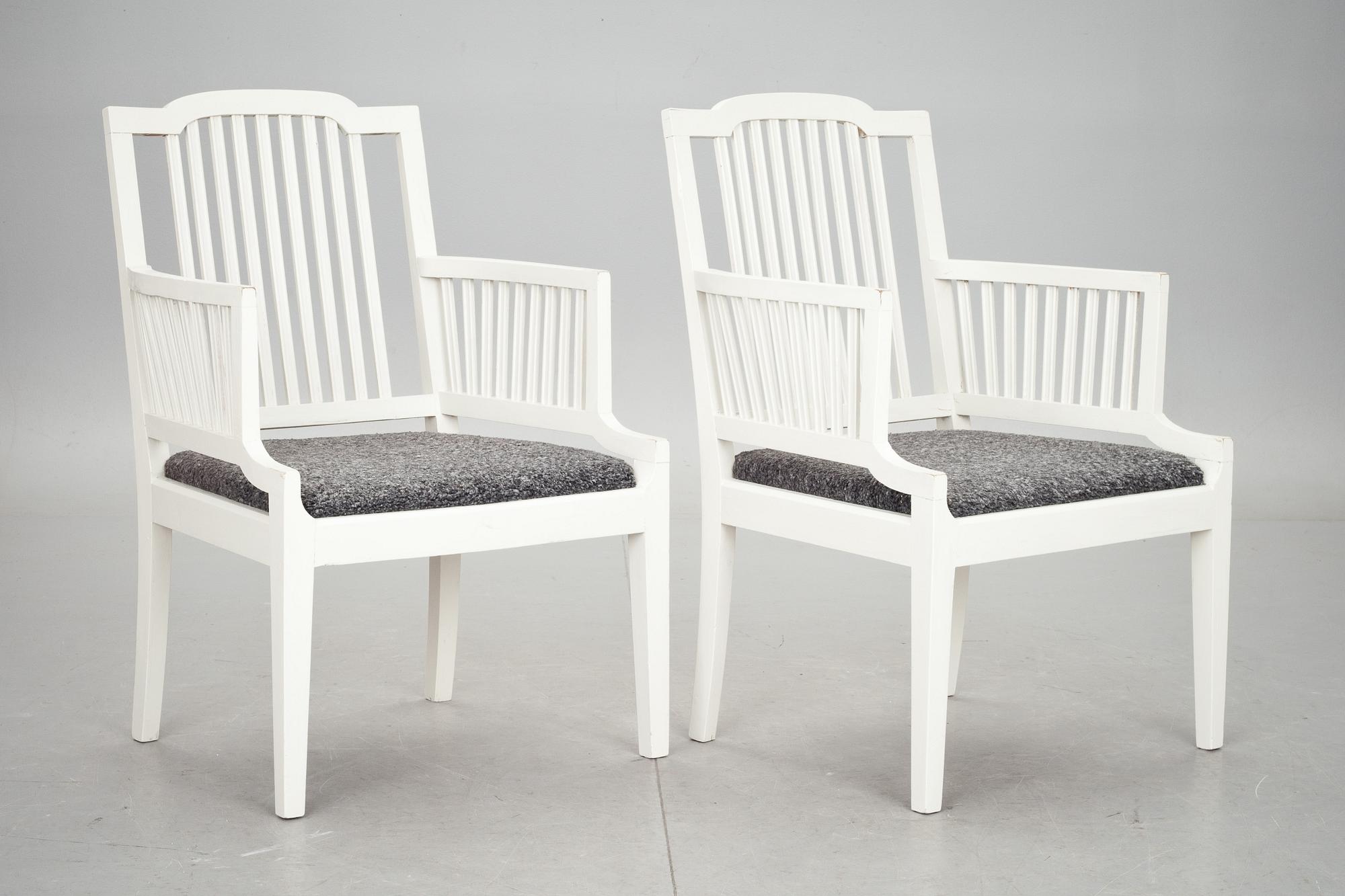 KARMSTOLAR, ett par. Carl Larsson-stil. 1900-talets första hälft.