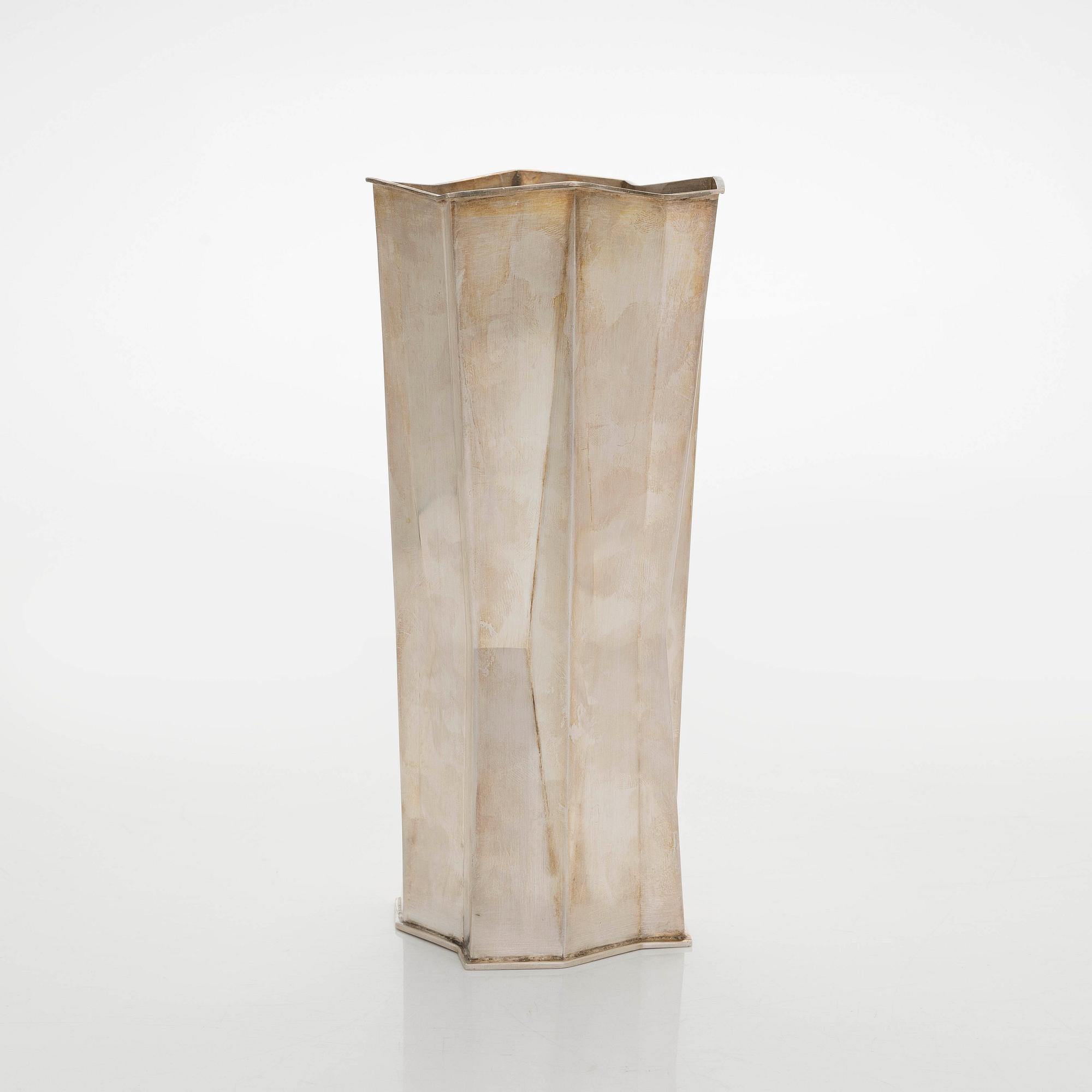 Tapio Wirkkala, maljakko, hopea TW 226, Kultakeskus, Hämeelinna  1966.